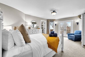 9 bedrooms, desk, free WiFi, bed sheets