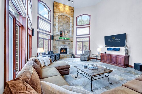 Gray Lake Villa | Sleeps 22 · Theater · Sauna · Lake