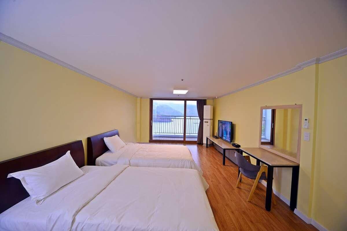 Suite Twin | 3 bedrooms, free WiFi, bed sheets