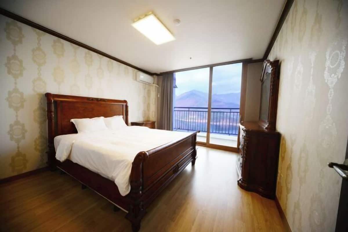 3 bedrooms, free WiFi, bed sheets