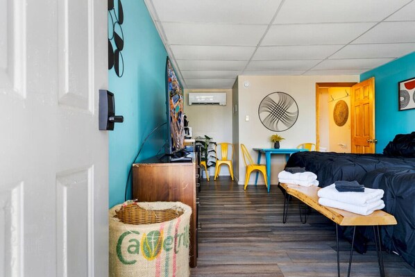 1 bedroom, WiFi, bed sheets