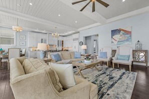 Smart TV, fireplace - Ocean View, Gulf Access, Close to Beach, Private heated Pool - Island Waters  - Roelens (Fort Myers Beach)