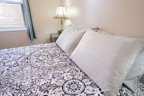 3 bedrooms, desk, iron/ironing board, free WiFi