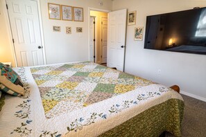 3 bedrooms, desk, iron/ironing board, free WiFi