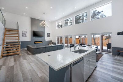 NEW! 2 acres of Private property with private hot tub & sauna