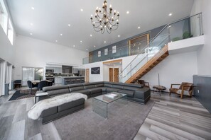 Smart-tv en een open haard