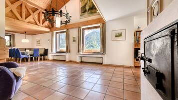 Rumah, Boleh Merokok | 4 kamar tidur