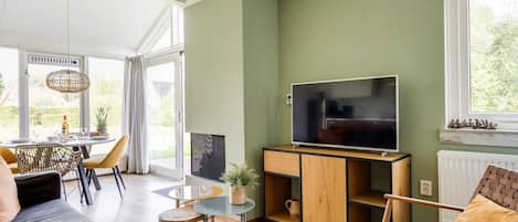 TV, caminetto