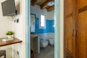 Douche, sèche-cheveux, bidet