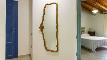 4 bedrooms, iron/ironing board, WiFi