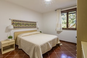 2 bedrooms, iron/ironing board, travel cot, WiFi