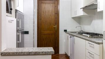 Refrigerador, microondas, parrilla de estufa y lavavajillas