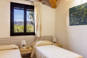 2 makuuhuonetta, silitysrauta/-lauta, Wi-Fi