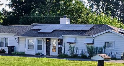 Solar-powered home sleeps 11 near golf courses, hockey & baseball.