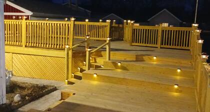 Solar-powered home sleeps 11 near golf courses, hockey & baseball.