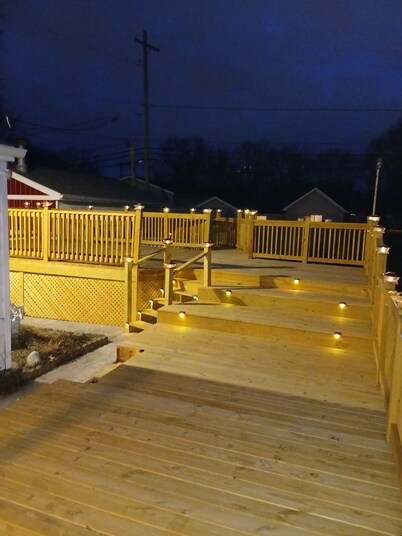 Solar-powered home sleeps 11 near golf courses, hockey & baseball.