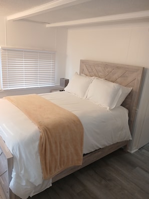 3 habitaciones, tabla de planchar con plancha, wifi y ropa de cama 