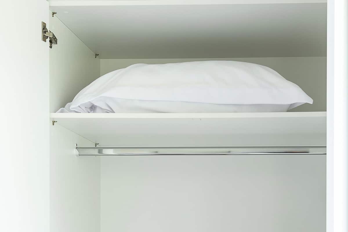 4 bedrooms, desk, laptop workspace, blackout curtains