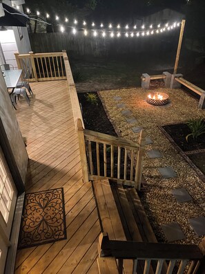 Terrace/patio - Cozy Savannah Cottage: Modern Comforts, Rustic Charm & Backyard Oasis (Savannah)