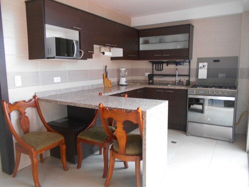 Cozy 3-bedroom house with WiFi, fitness room in charming Quito - Tumabaco