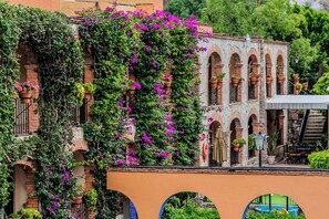 Front of property - Hotel Chocolate Carruaje (Guanajuato)