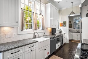 Fridge, microwave, oven, stovetop - Seaglass Cottage & Carriage House - Rosemary Beach - Complimentary Access to RB Fitness and Tennis (Rosemary Beach)