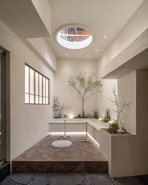 Bar-salon dans le hall