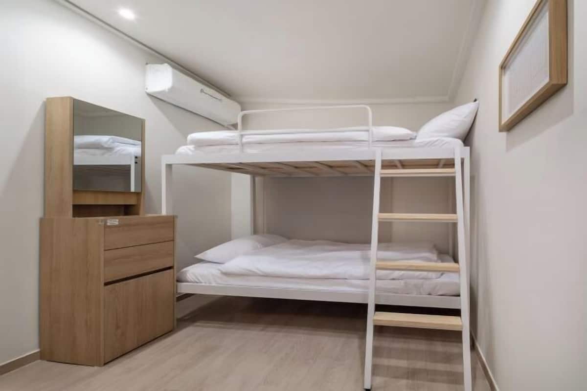 Ropa de cama de alta calidad, camas con efecto memoria y wifi gratis