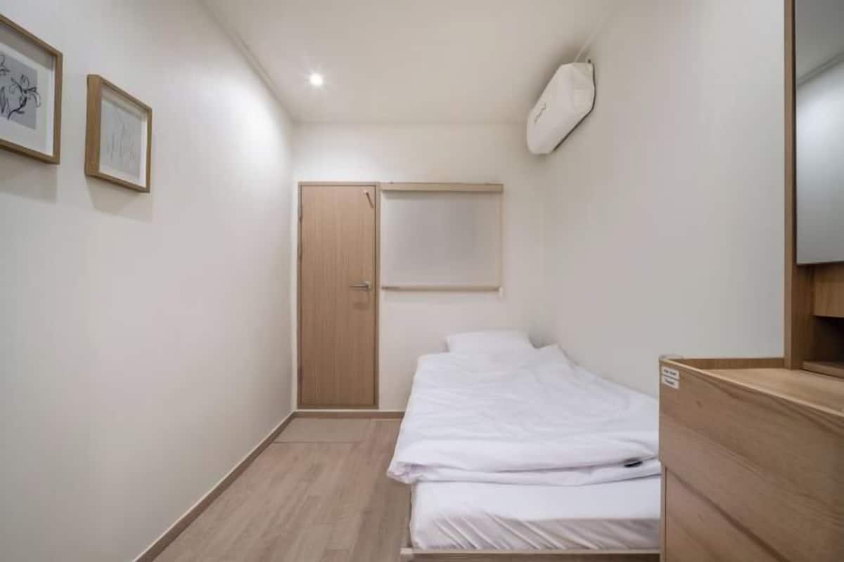Ropa de cama de alta calidad, camas con efecto memoria y wifi gratis