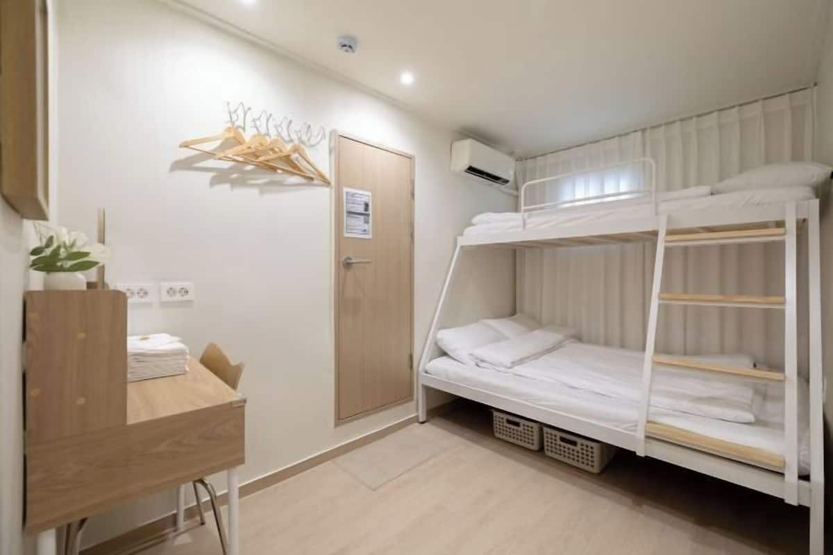 Ropa de cama de alta calidad, camas con efecto memoria y wifi gratis