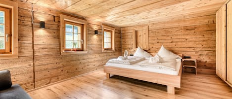 House | 3 bedrooms, free cribs/infant beds