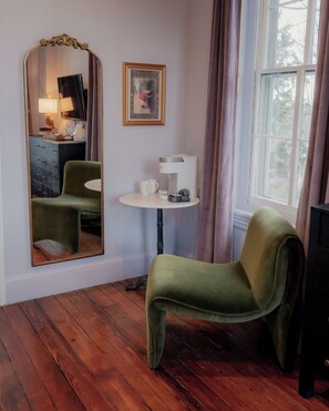 Classic Room, 1 Queen Bed | Down comforters, individually decorated, individually furnished - The Bookhouse Hotel at Faunbrook (West Chester)