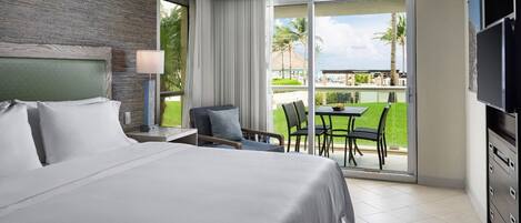 Tabla de planchar con plancha, wifi, ropa de cama