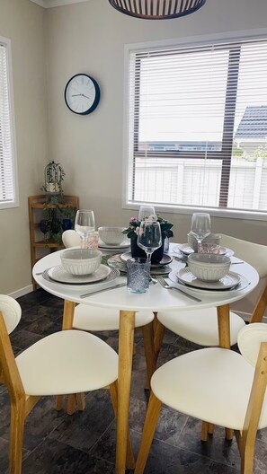 Dining - 3 Bdroom two-level townhouse close to Devonport (Auckland)