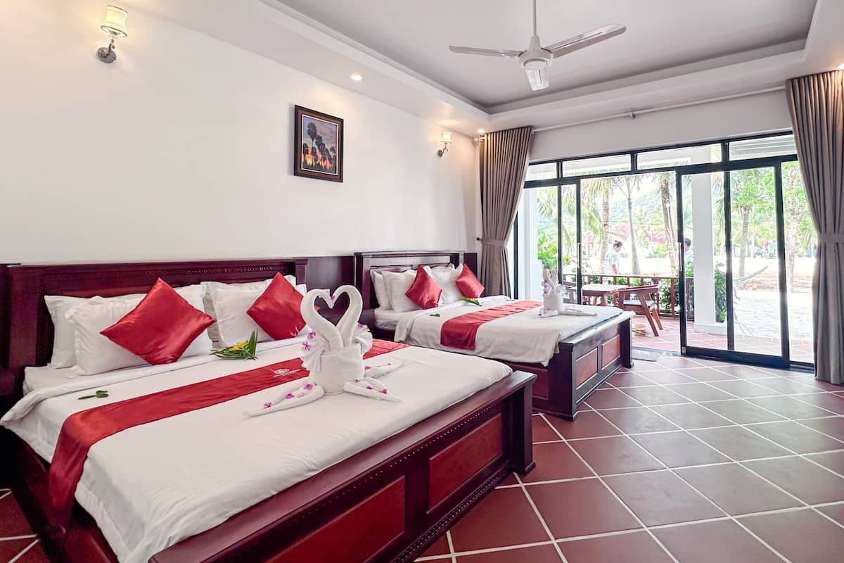 Deluxe-Vierbettzimmer, Meerblick | Terrasse/Patio