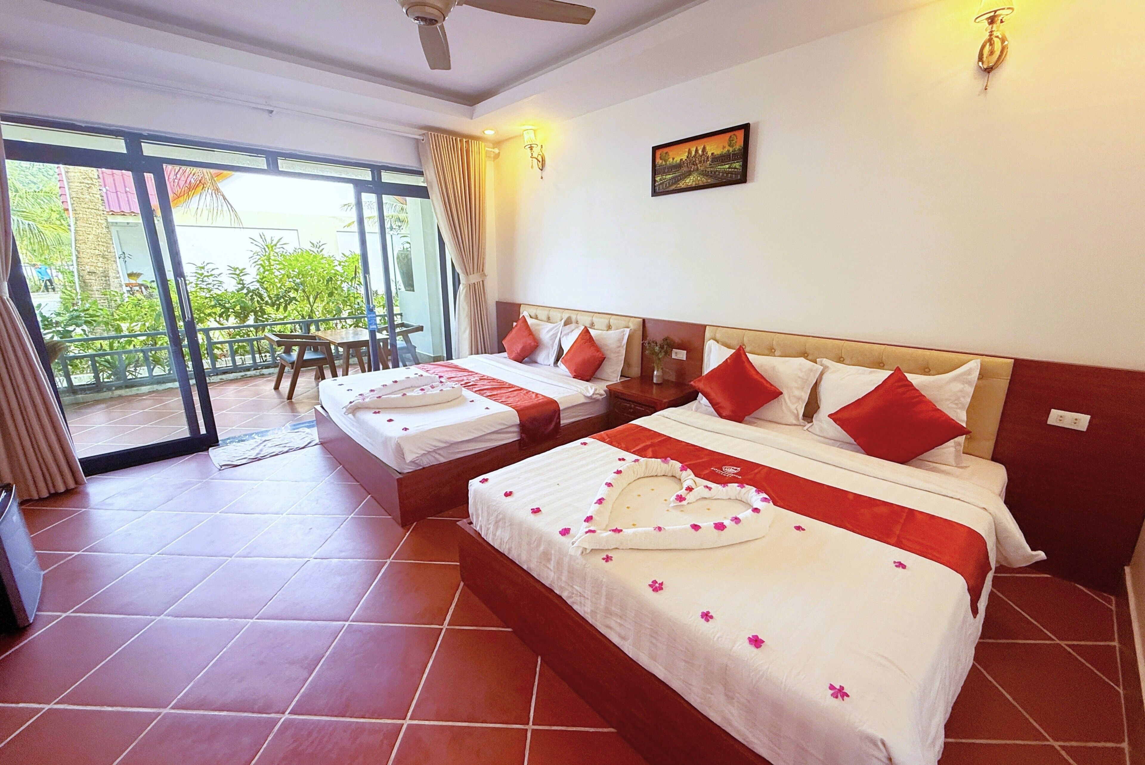 Firemannsrom – deluxe, hageutsikt | Terrasse/patio