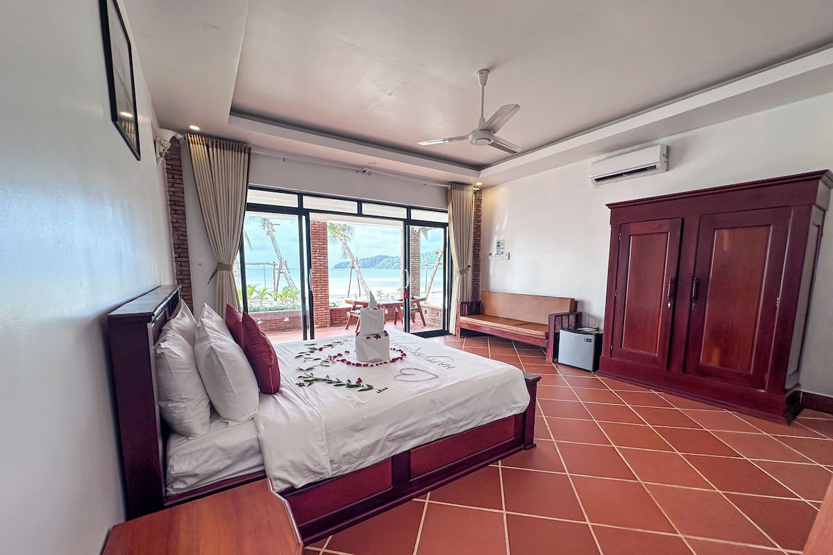 Luxury Villa, Sea View | 1 bedroom, minibar, desk, blackout drapes