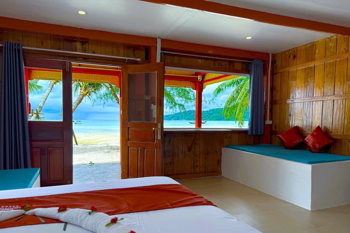 Deluxe Villa, Sea View | 1 bilik tidur, bar mini, meja, langsir/tirai gelap terus