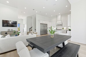 Interior - Lilly's Pad - Luxury Vacation Rental Near the Beach with Secluded Pool Area & Gulf Views (Santa Rosa Beach)