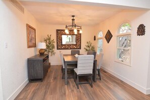 Dining - Newly Updated in a Private Cove, with Firepit, Flat Lawn, Dock, Boat Slip & Kayaks in Osage Beach (Osage Beach)