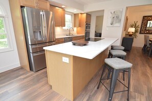 Refrigerador, microondas, horno, placa de cocina