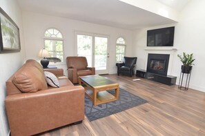 Smart-TV, peis og bøker