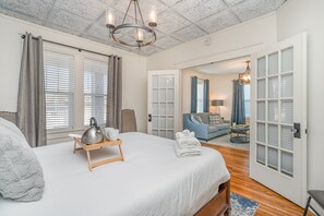 4 chambres, fer et planche à repasser, lit parapluie, Wi-Fi gratuit