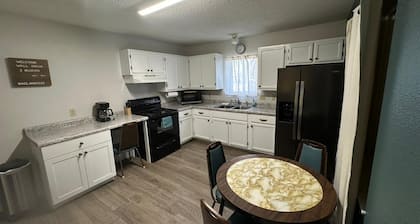 Charming 2-bedroom house in lovely Wall with WiFi & AC