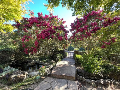 Upscale Rustic Tuscan Villa with Pool in Wine Country