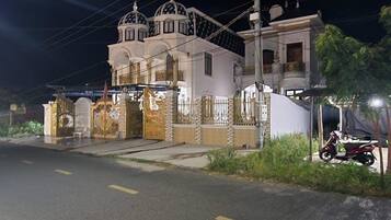 Fachada de la propiedad