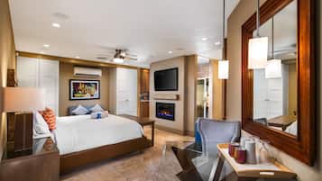 Luxury Suite, 1 King Bed, Hot Tub, Pool View