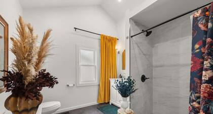 Hot Tub - Game Room - Sleeps 10 - Cleveland