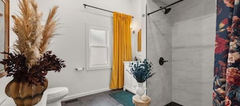 Hot Tub - Game Room - Sleeps 10 - Cleveland