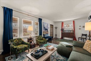 Smart TV, video games, offices - Cleveland retreat with hot tub & game room (Cleveland)